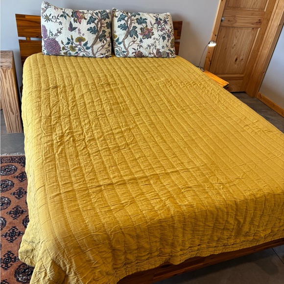 Schoolhouse Channeled Cotton Quilt Queen - Picture 2 of 7